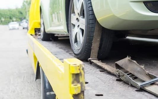 Securing a vehicle to the flatbed during a free pickup
